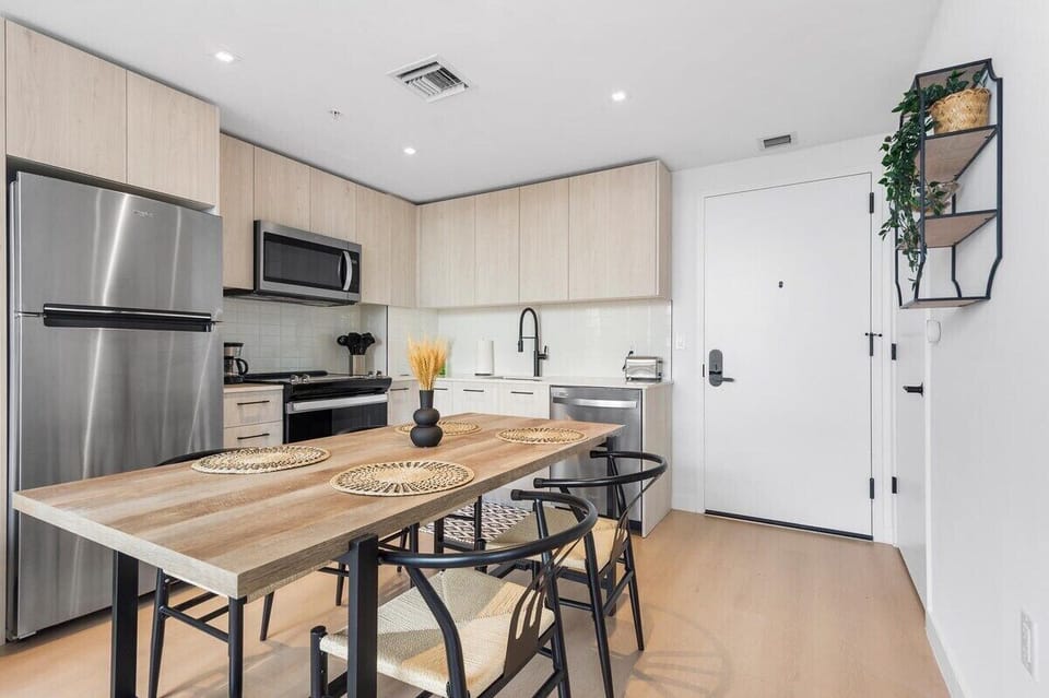 4-Seater Dining Area

