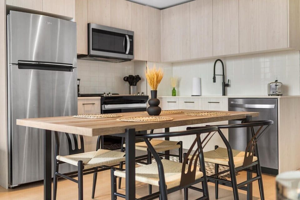 4-Seater Dining Area

