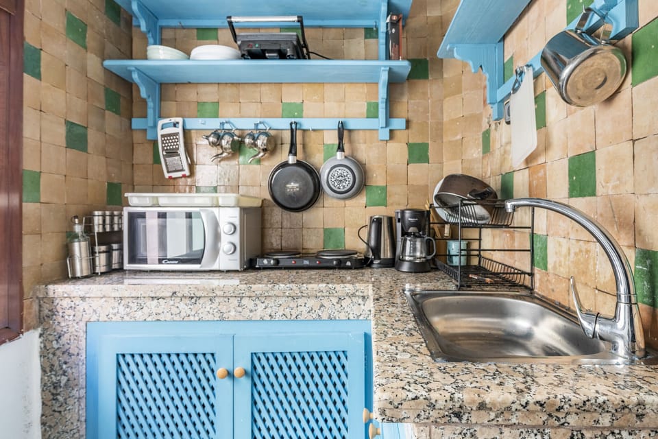 Kitchenette for Light Meals and Convenience