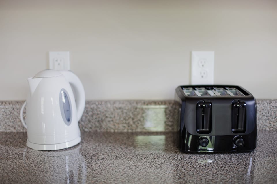 Both Houses: Tea Kettle & toaster oven provided