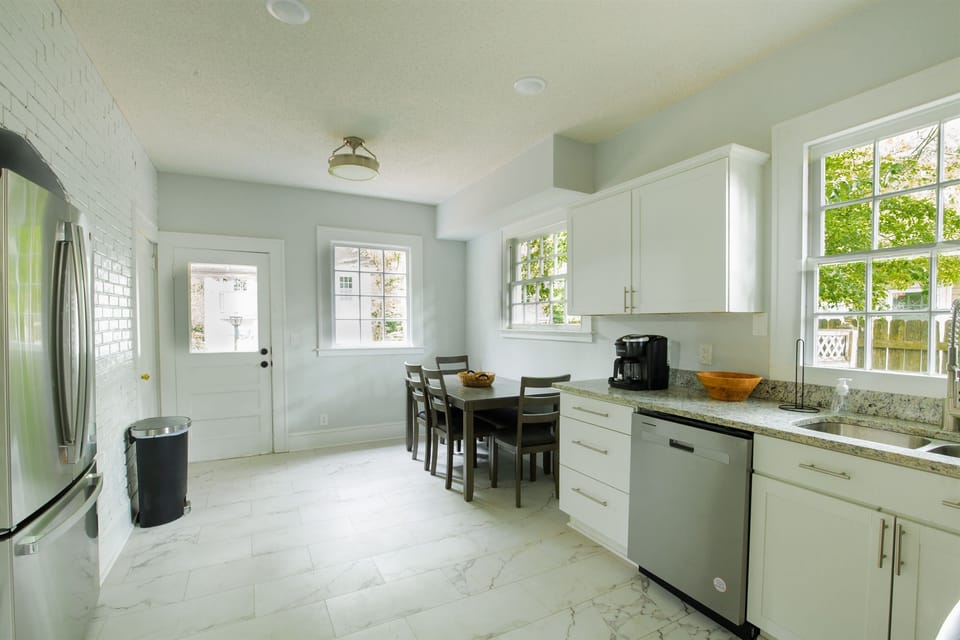 Main House: Breakfast Nook