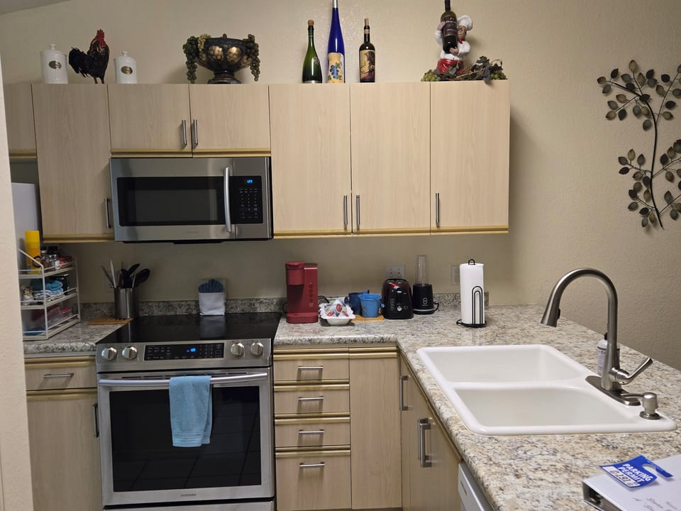 Fully stocked Kitchen...Feel Instantly at Home