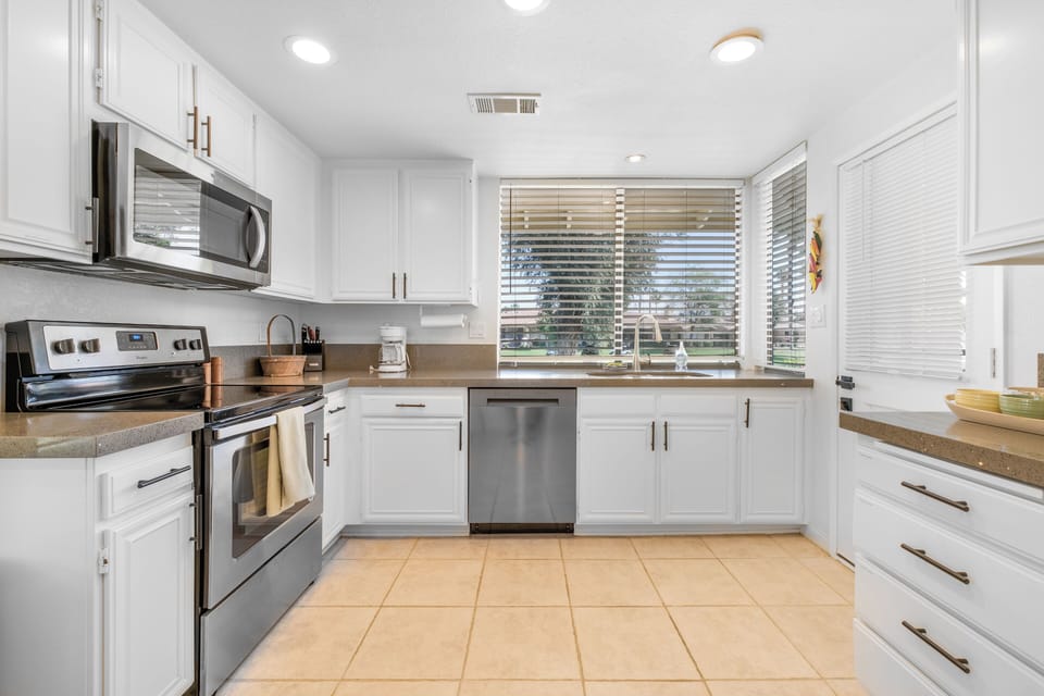 Full kitchen