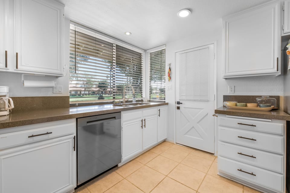 Full kitchen