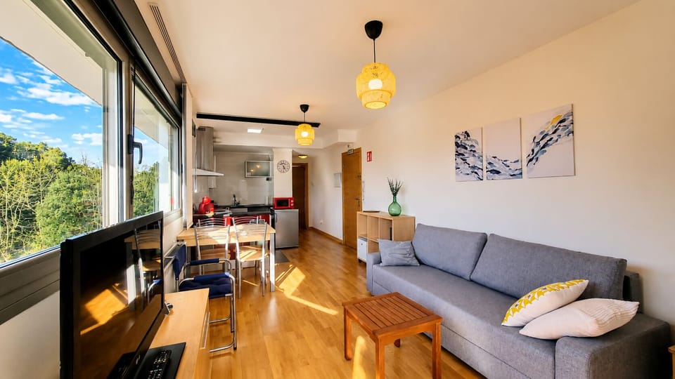 Communal lounge/ TV room,TV and multimedia,Kitchen or kitchenette,Living room