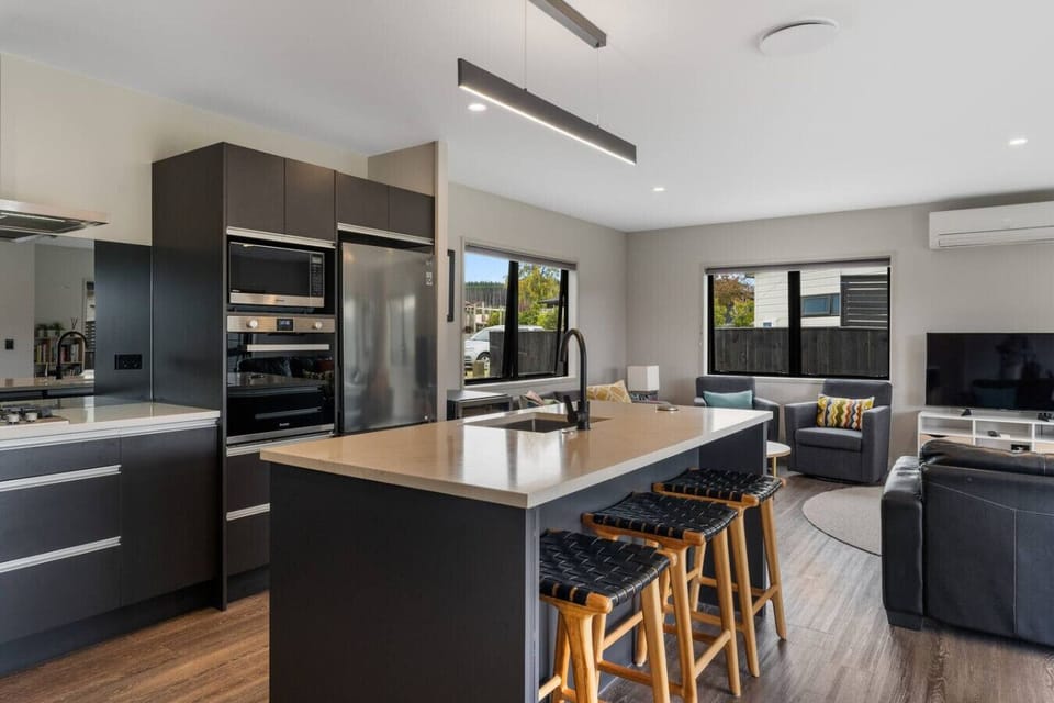 Kitchen and lounge