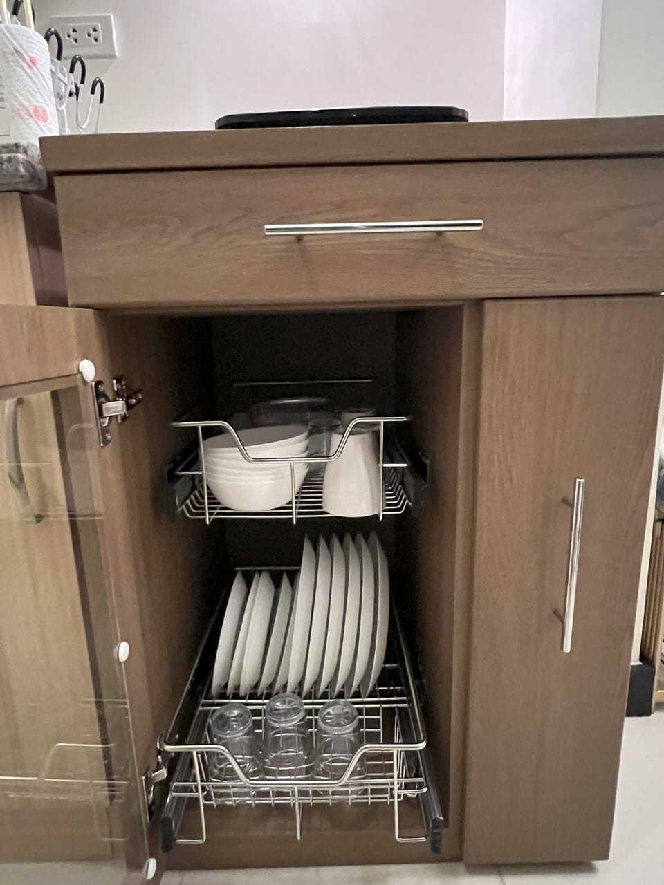 With plates, utensils good for 5 pax