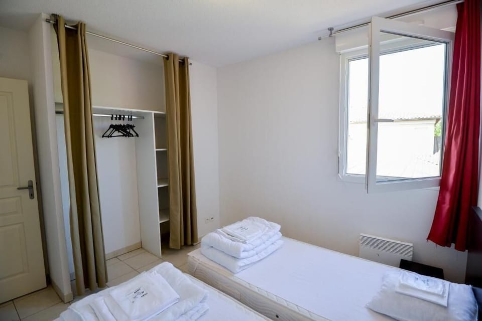 2 Single beds