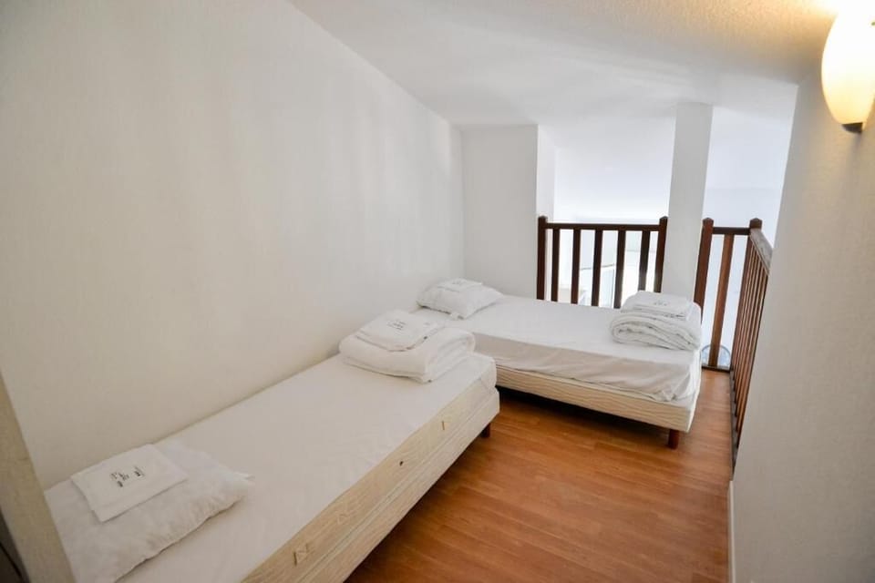 2 Single beds