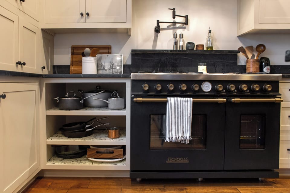1st FL | Chef's Kitchen| 48" double ovens  