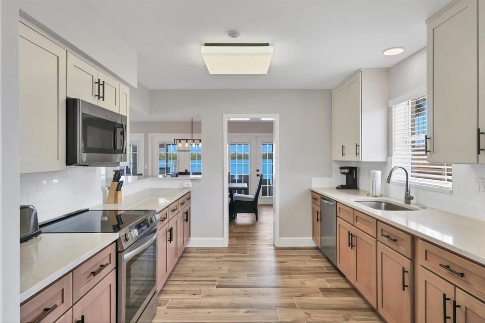 A Shore Thing Villa by FVC - Kitchen and Dining Room