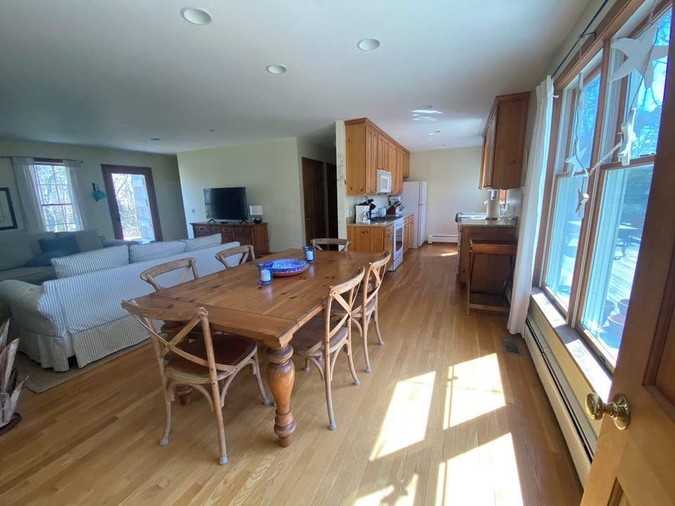 Dining area/Kitchen