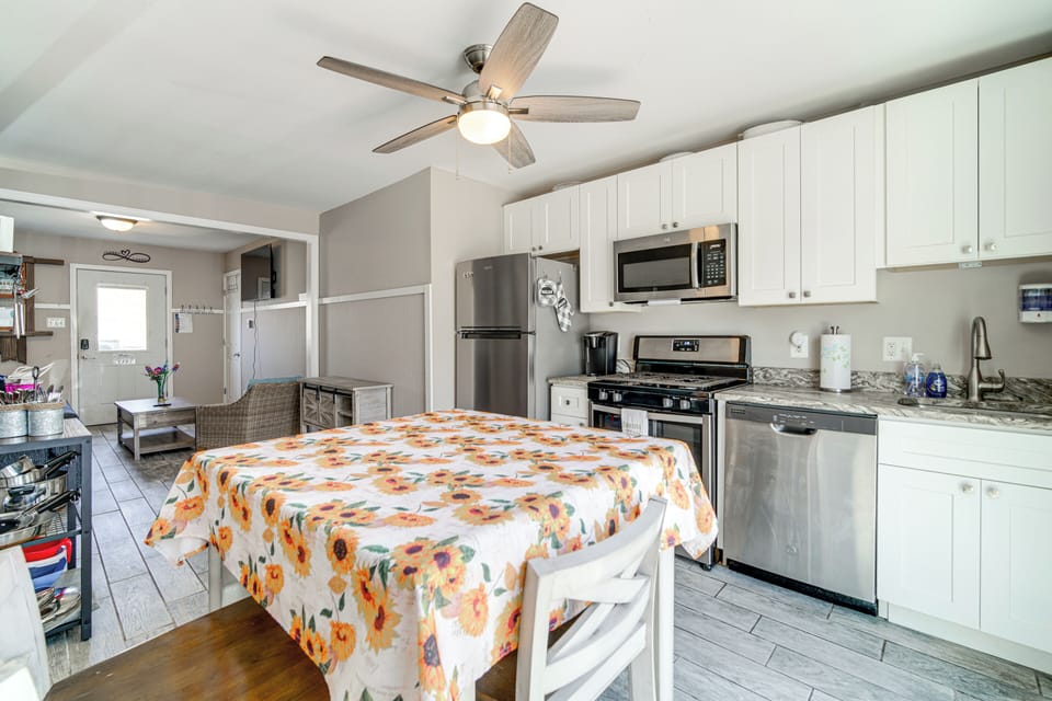 Dining | Dishware & Flatware Provided