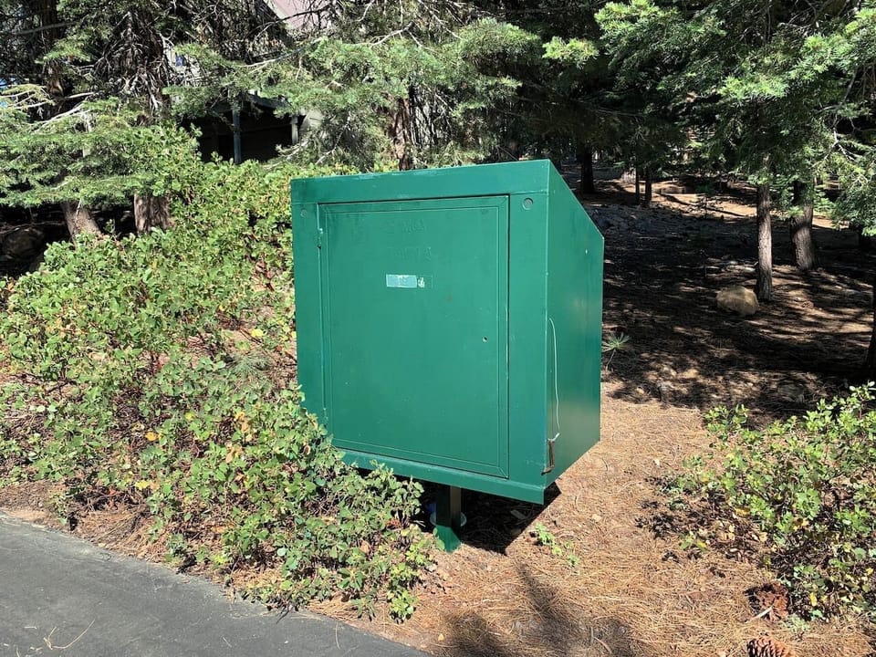 It’s really important to learn the purpose and proper usage of a bear bin when visiting Tahoe. 