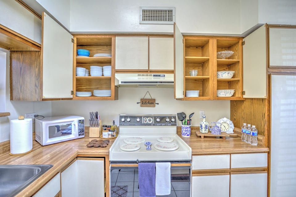 Fully stocked/equipped Kitchen