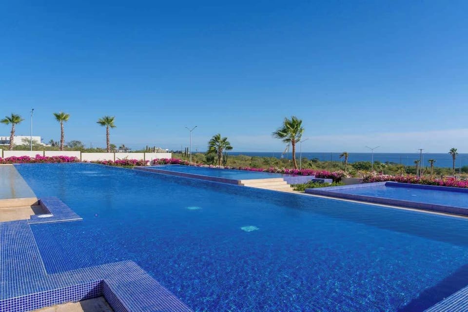 Blue skies, quiet splashes, nothing else needed.