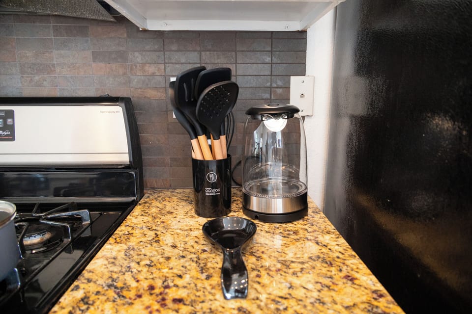 Electric kettle 