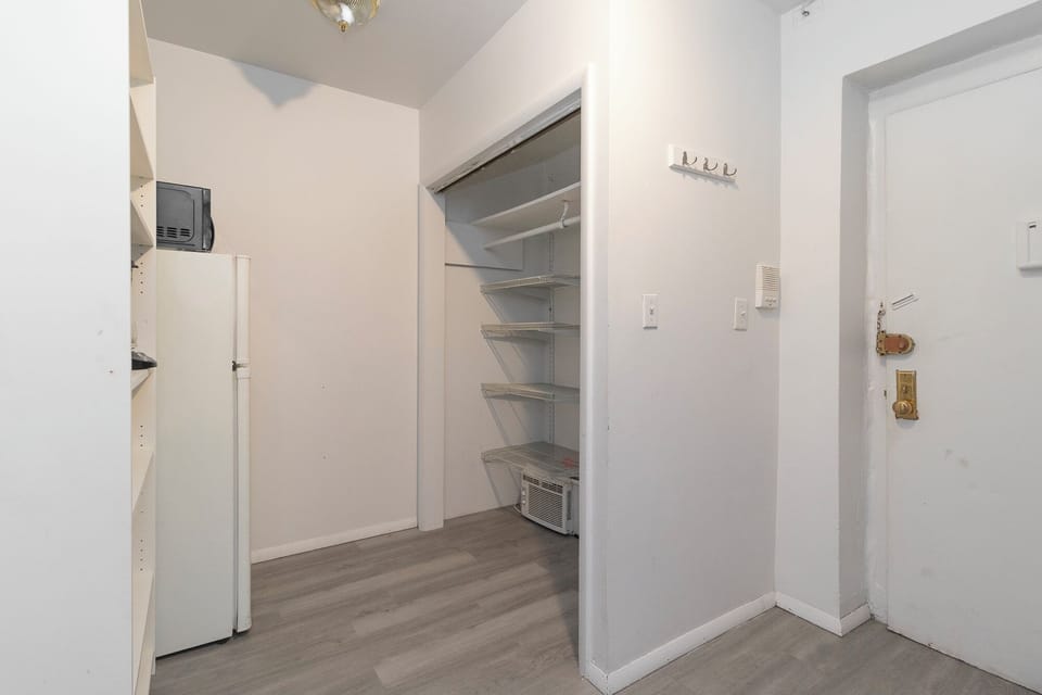 2-Kitchen-Entrance(4)