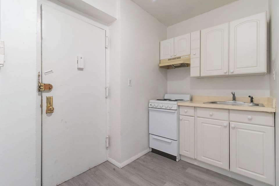 2-Kitchen-Entrance(1)