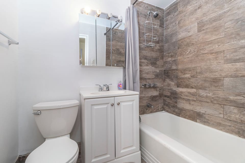 4-Bathroom(1)
