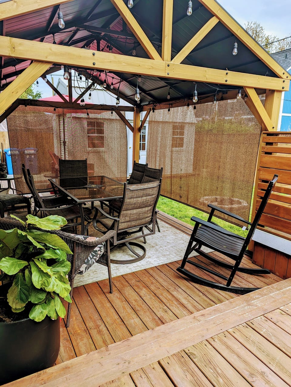 Outdoor dining
