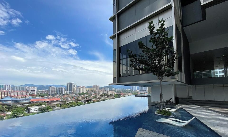 Lap pool at Pavilion Embassy facility floor, our guests get to enjoy swimming, jacuzzi, sauna & steam, a place where you find serenity, health, happiness and relaxation.

Gym above the pool with a large variety of equipment to keep you at shape. 