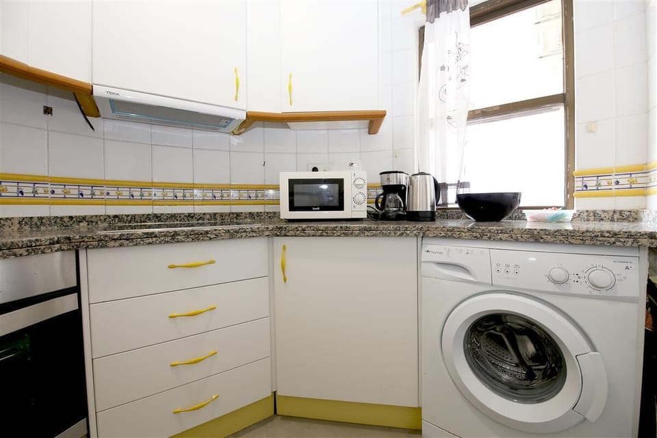 Another picture of the well equipped kitchen