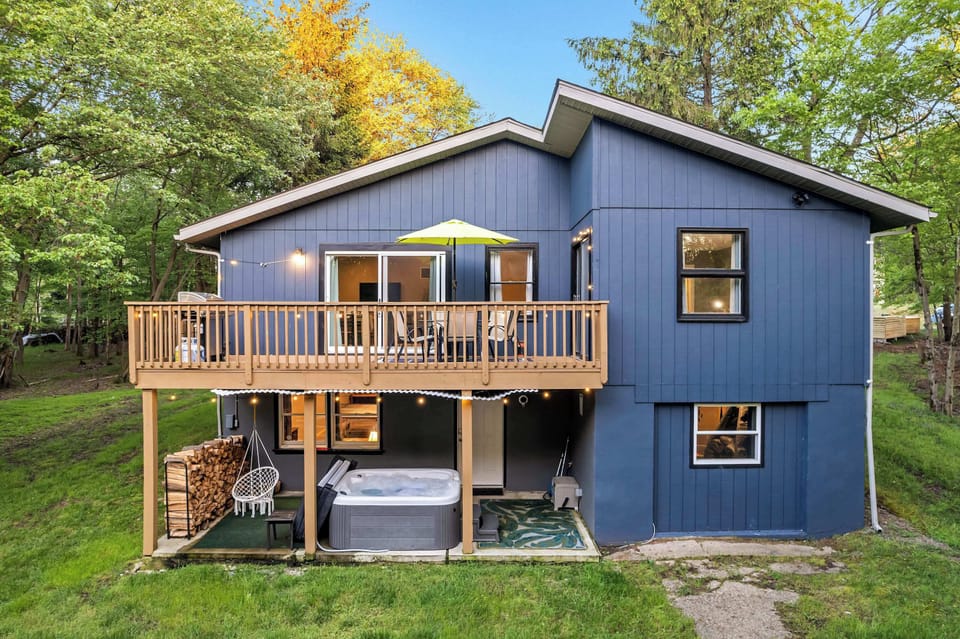 Outdoor Retreat: Relax on the spacious deck with stunning views and rejuvenate in the hot tub!