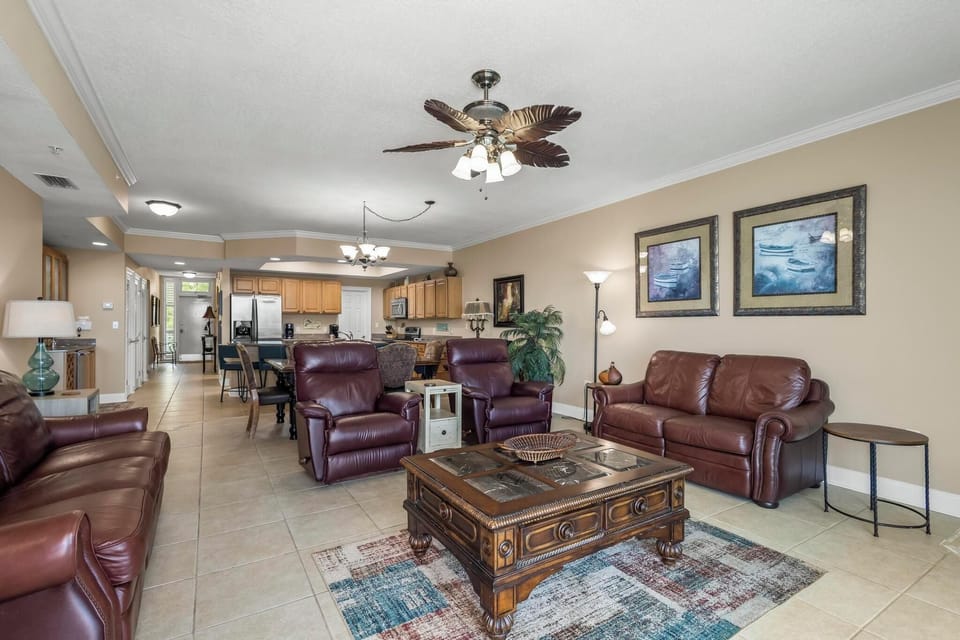 Living Area - The spacious living area features plenty of comfortable seating including a leather sofa, loveseat, and 2 recliners.