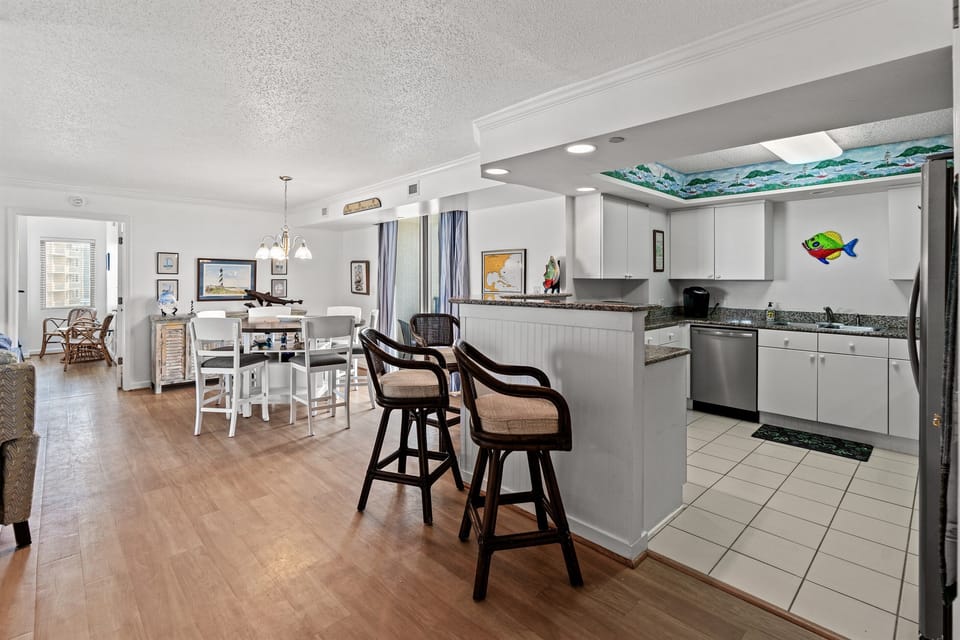 Kitchen / Dining