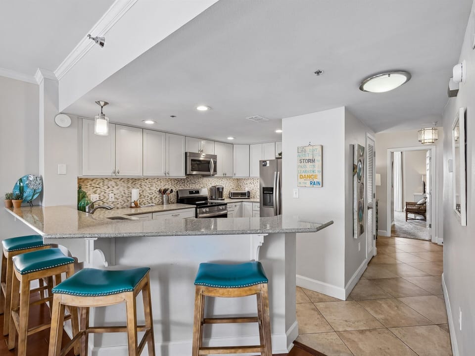 Kitchen - Breakfast Bar