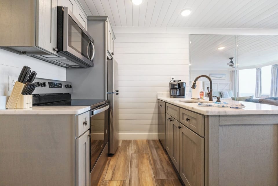 Kitchen with sink in the bar