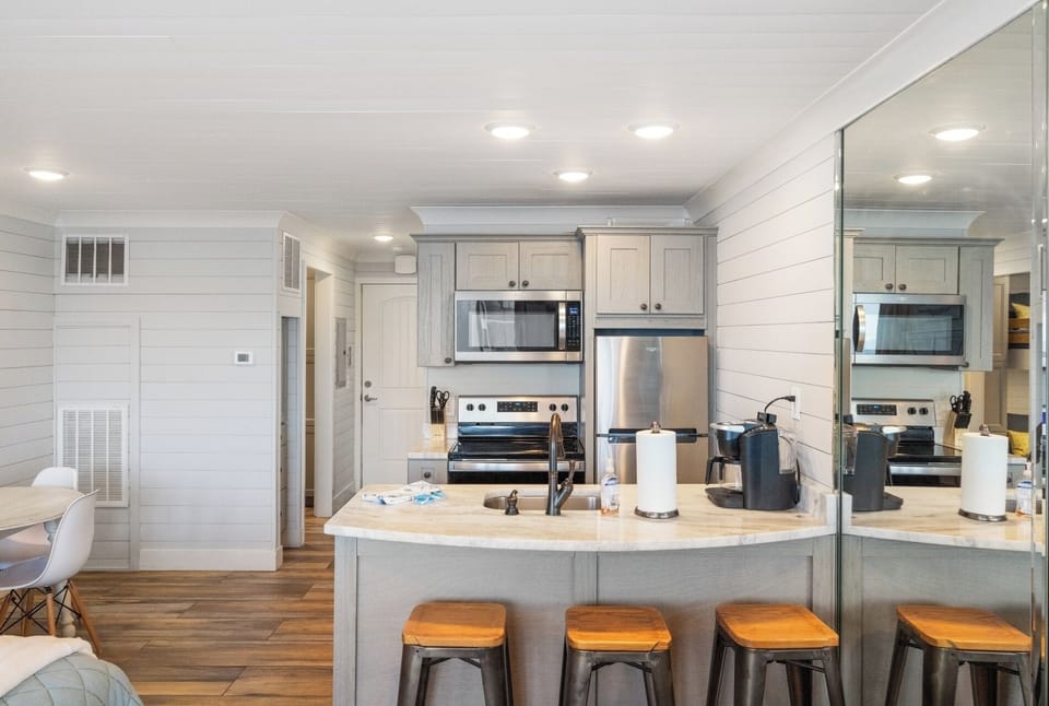 Full kitchen