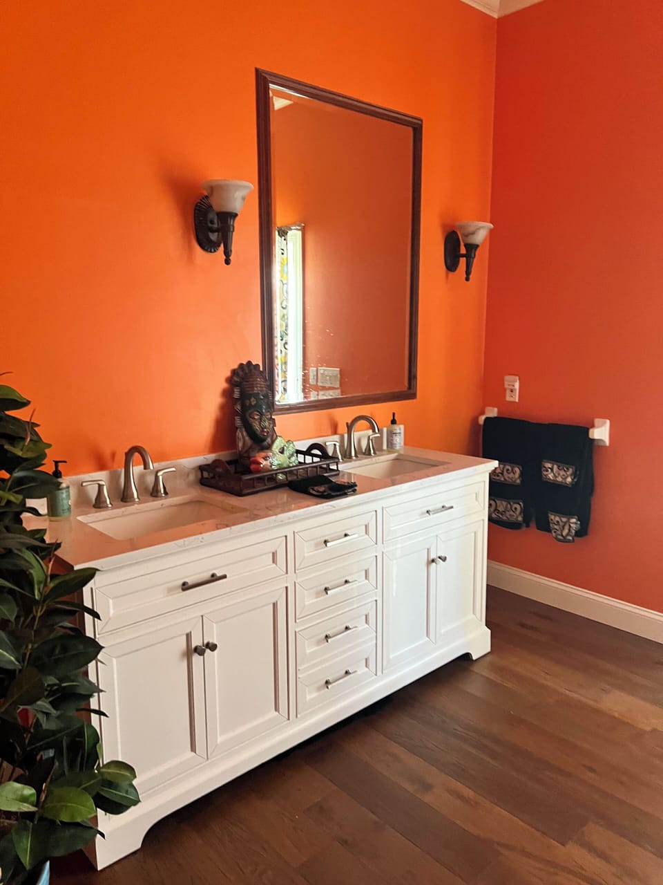 2nd floor full bathroom