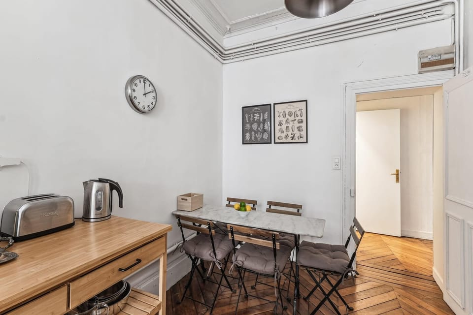The kitchen and dining area