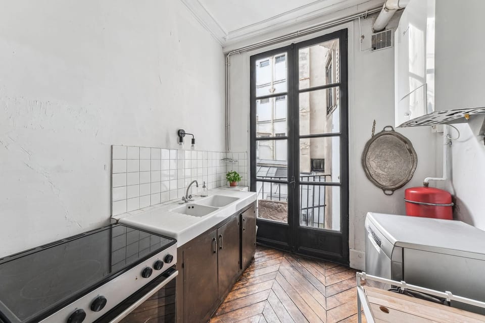 The kitchen is fully equipped to prepare a simple meal