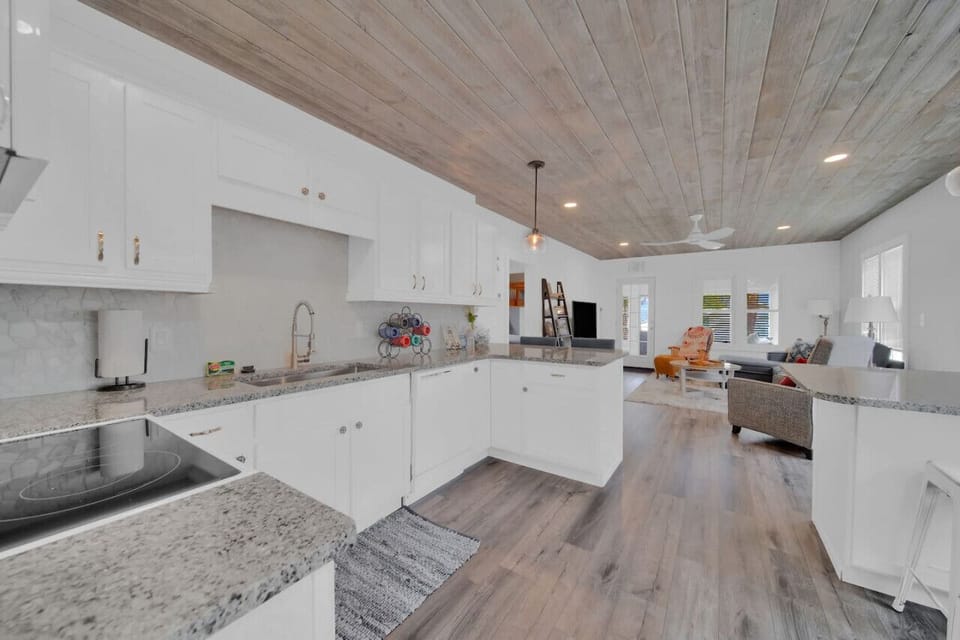 Fully stocked kitchen to cook and enjoy a meal with your loved ones!