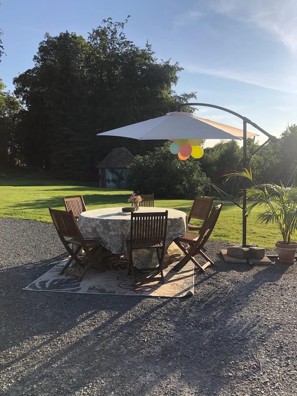 Outdoor dining