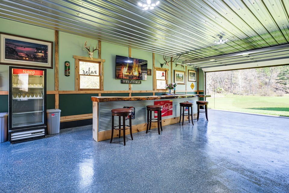 Game Room | Dry Bar | Single-Story Home