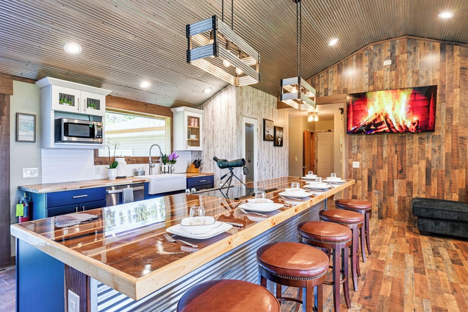 Nekoosa Vacation Rental | 3BR | 2.5BA | 2,400 Sq Ft | Steps Required