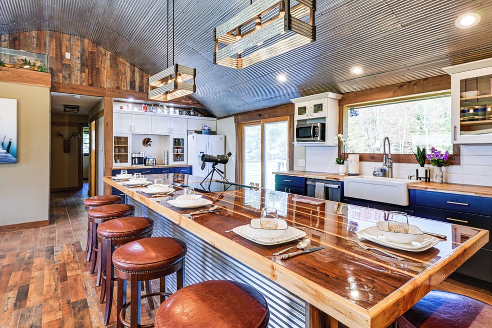 Kitchen | Dishware & Flatware Provided