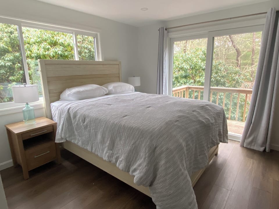 Queen size bed with access to the upper deck