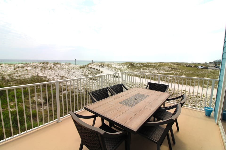 Have dinner on the deck while the waves serenade you