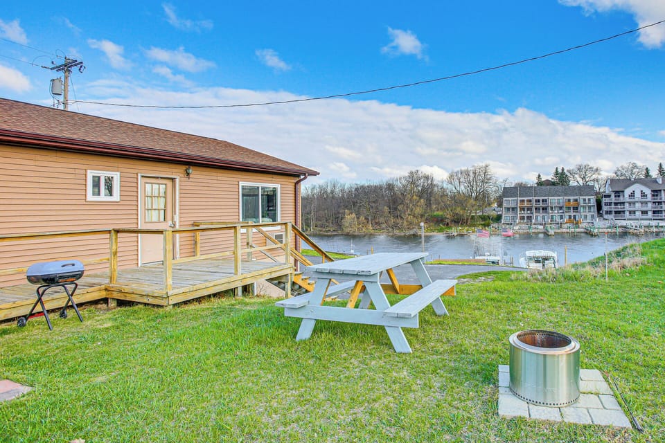 Manistee Vacation Rental | 3BR | 1.5BA | Step-Free Access | 1,100 Sq Ft