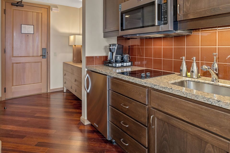 Be pampered with our luxury fixtures, finishes & design elements.