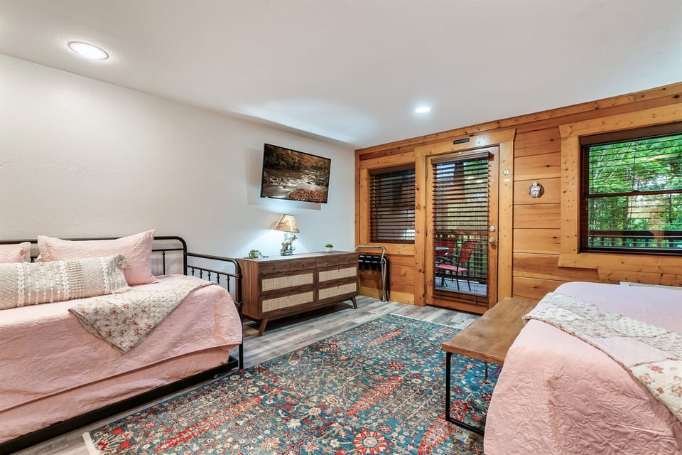 This bedroom is perfect for families with kiddos who want to stay close together