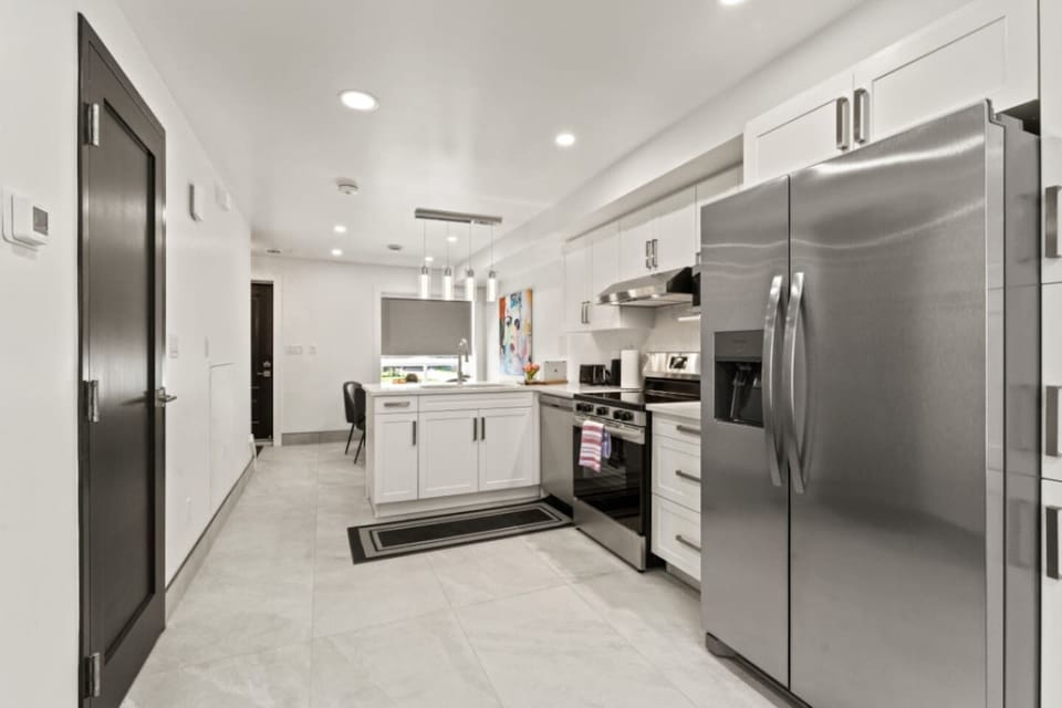 Neutral tones foster calm and serenity.