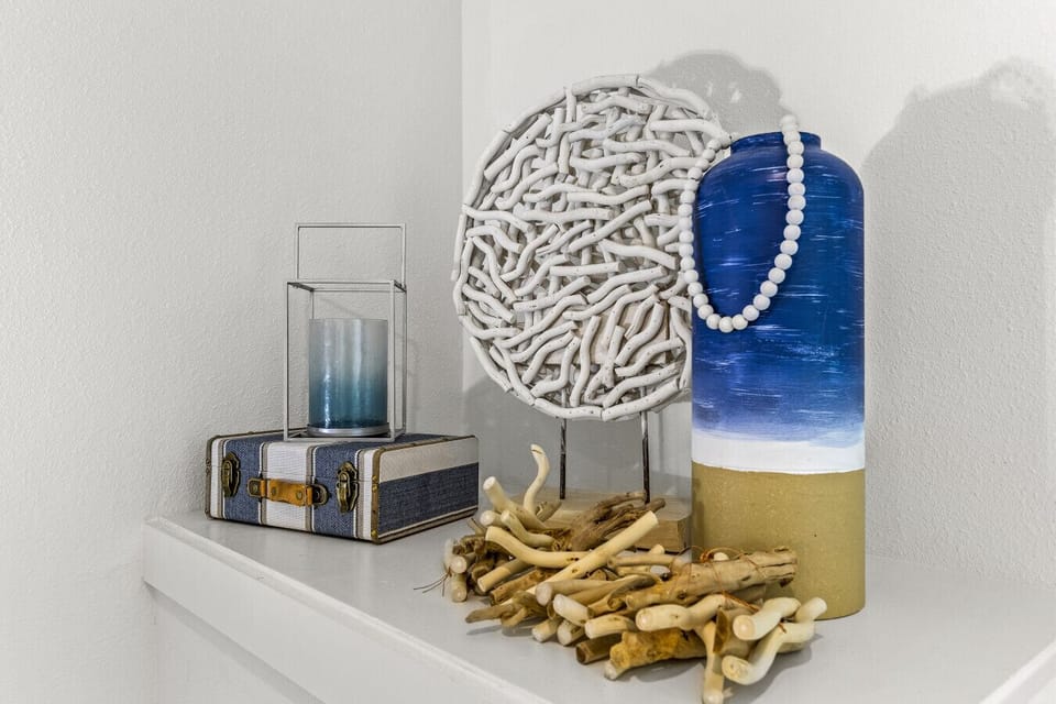 t’s the little touches—coastal decor details that bring a relaxed, luxury feel to your Galveston Island stay.