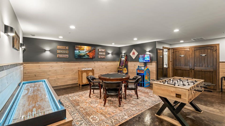 Play shuffle board, or challenge each other to a friendly game of poker in the entertainment room!
