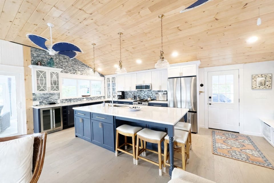 The large custom-made island goes perfectly with this house.